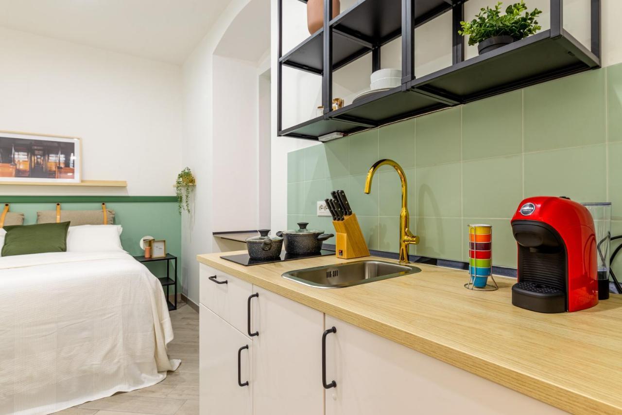 Lovely And Tiny Pied-a-terre In The Center *