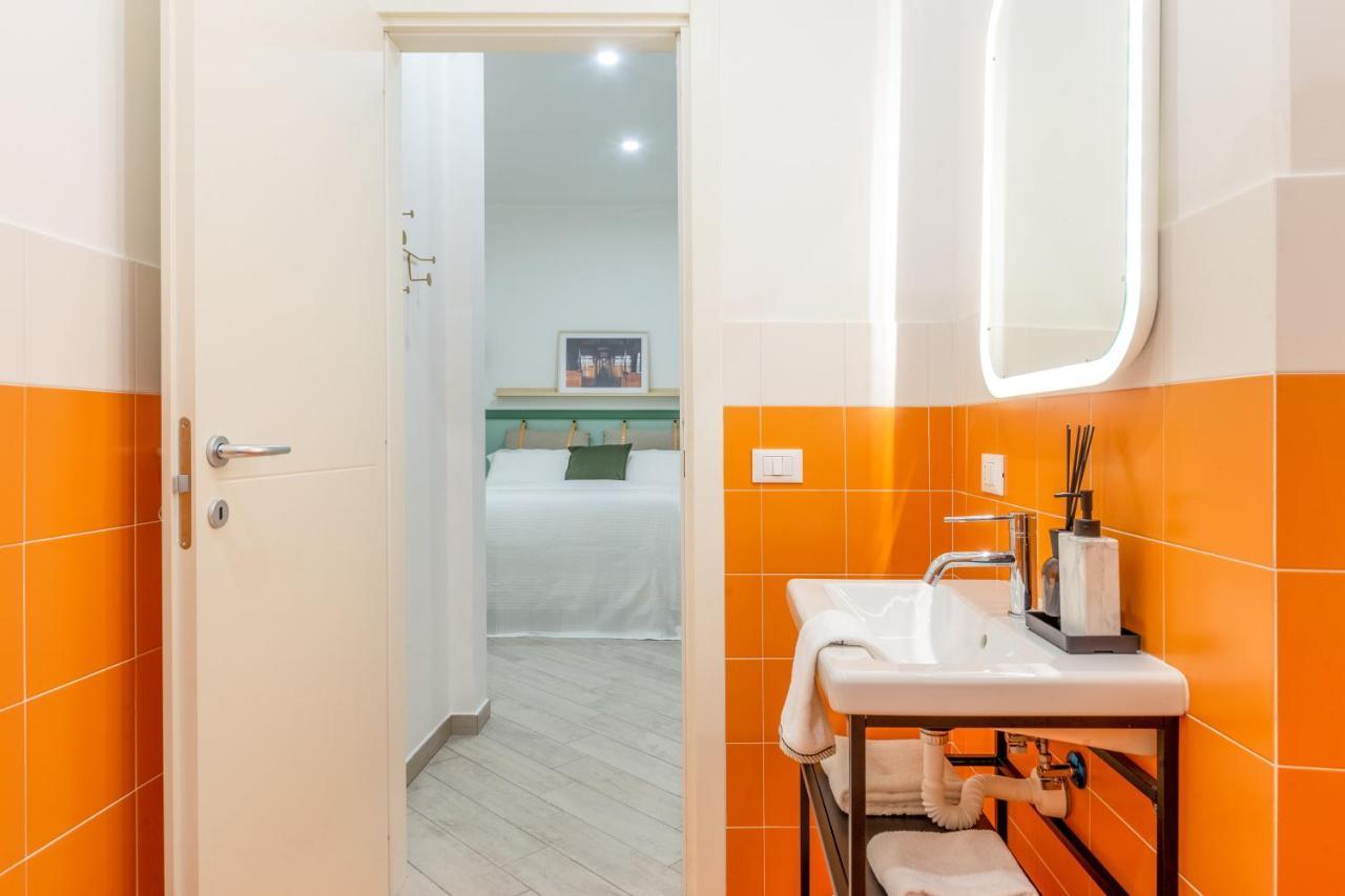 Lovely And Tiny Pied-a-terre In The Center Apartment *